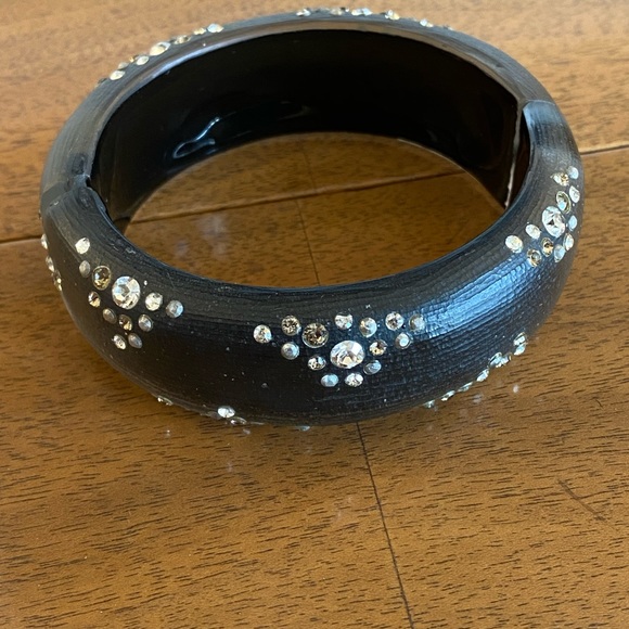 COPY - Alexis Bittar Crystal & Lucite Hinged Bangle - Picture 3 of 12
